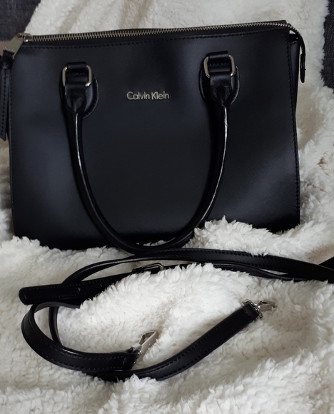 Calvin Klein Handbags - Calvin Klein black purse
